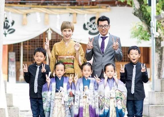 生活|为生女儿有多拼？一胎生2子，二胎生3子，从小就把儿子当成女儿养