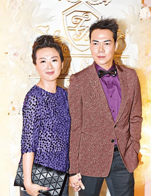 原创谢天华的妻子原来长这样没有明星的脸蛋与身材却带着气质