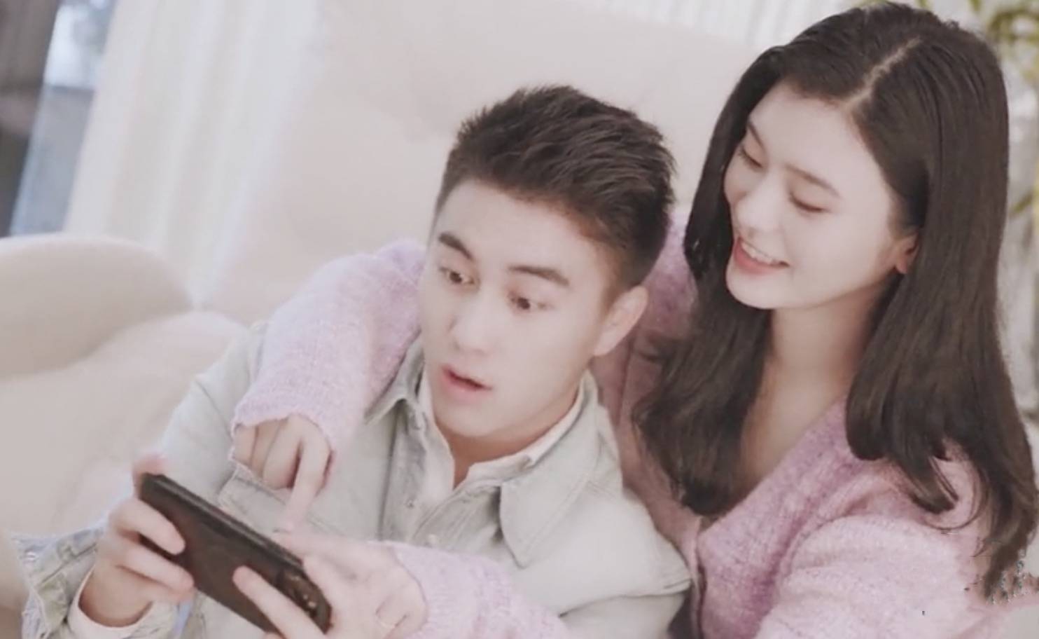 袁紫侨|奚梦瑶携何猷君穿情侣鞋秀恩爱，为胎儿健康，几乎素颜稍显憔悴
