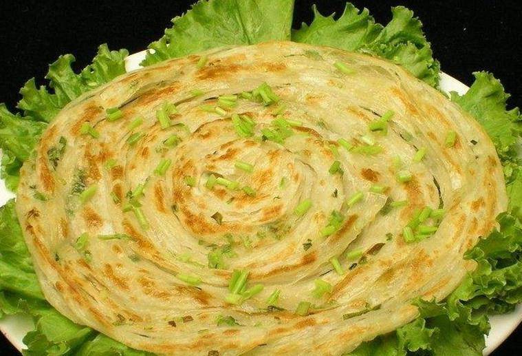 曾多|家常葱油饼做法，柔软多层，凉了也不硬，作为早餐最适合