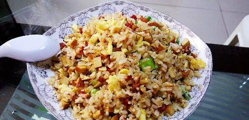 米饭加鸡蛋加黄瓜 402d719c21a7424b9b19c1a72a3f70a6.jpeg