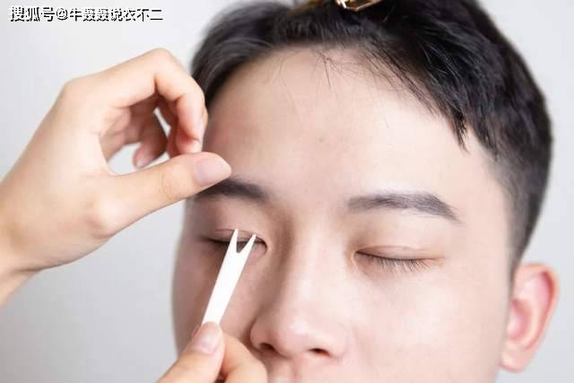 眼睛|真人改造：日常T恤短裤随便穿的男生，这份约会穿搭改造，拯救还是单身的他