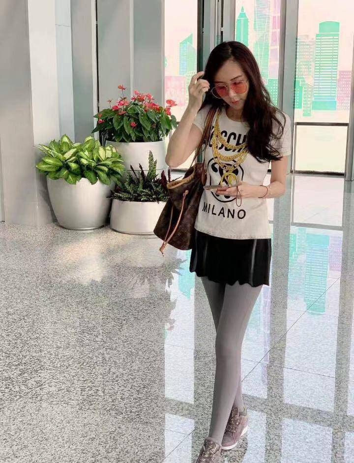 五十岁穿什么颜色衣服显年轻 531762f3d1774753a01c3c3f28eebde8.jpeg