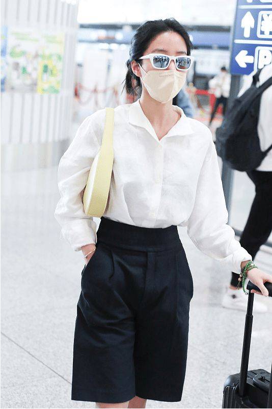 老公|杨采钰身材真好！和老公出门穿着随意也很美