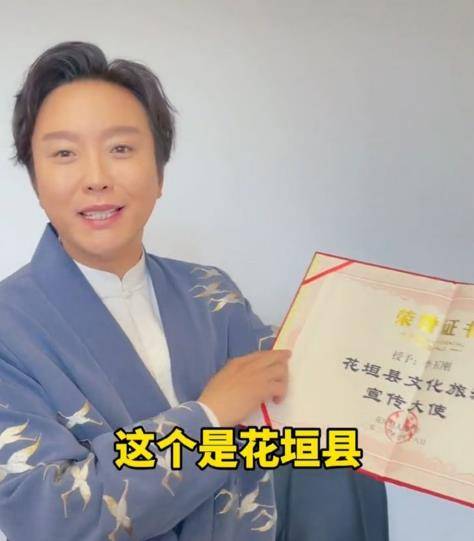 华春莹与丁真同框，文化交流的美丽瞬间