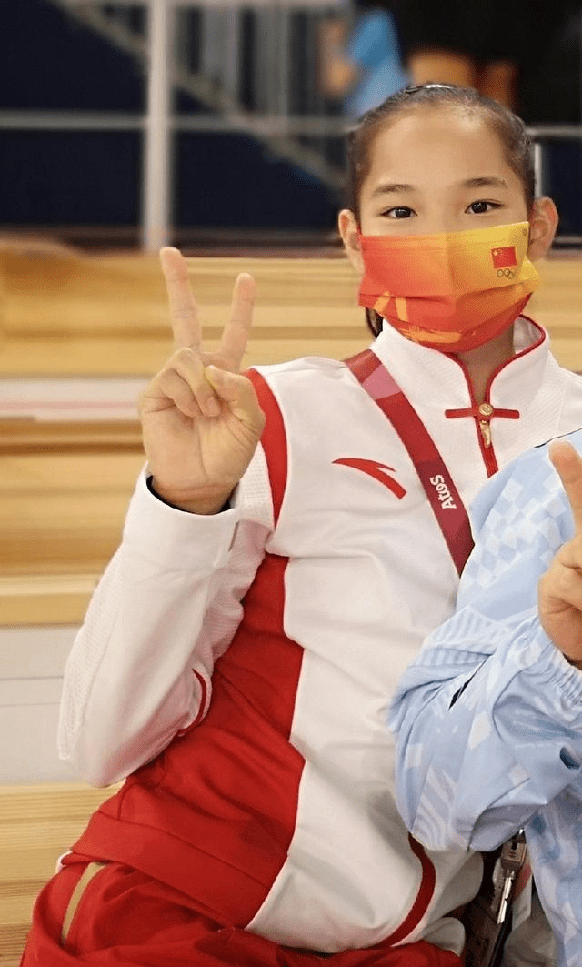 唐茜靖收到肖战签名照,粉丝灵魂发问:现在学体育还来得及吗