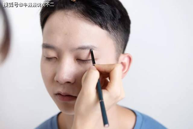 眼睛|真人改造：日常T恤短裤随便穿的男生，这份约会穿搭改造，拯救还是单身的他