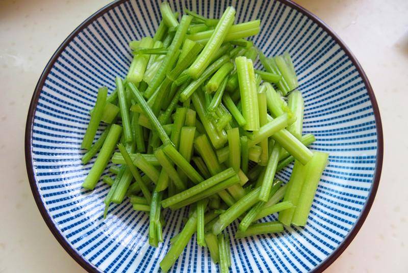 香菜怎么吃有助于补气血 86565d02108544f4b2beba681894bd72.jpeg
