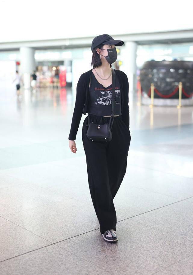 手臂粗穿什么背心好看 893a5fa11ad04239988fa768816dcb56.jpeg
