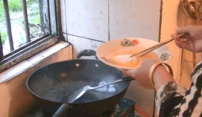 都能花|瞧瞧农村人家简单又营养的早餐配置，网友：大饼我能吃一年！