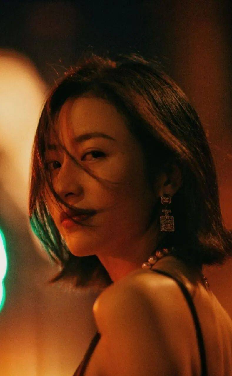 大气|女星们港风神图大赏：热巴贵气，杨幂氛围感强，鞠婧祎脱胎换骨