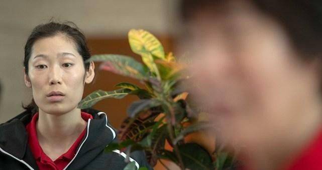 整体|女排队长朱婷私下真会穿，就算是朴素的运动服，也穿出了时尚感