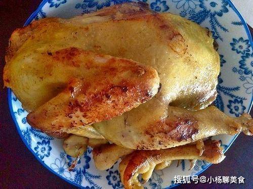 做法|把鸡丢入电饭煲，一滴水都不加，简单一炖，嫩滑鲜香，全家抢着吃