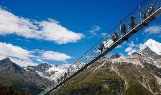 世界上最长的步行吊桥，宽度仅63厘米，直接通往瑞士最美小镇