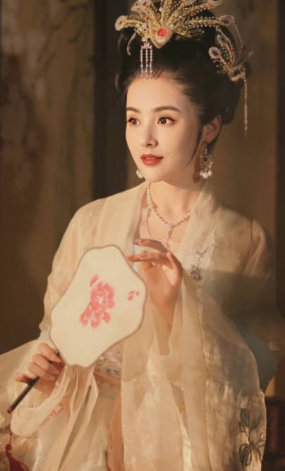 扮相|方媛七夕穿古装韵味足，仿若天外飞仙超惊艳，扮相不逊于明星演员