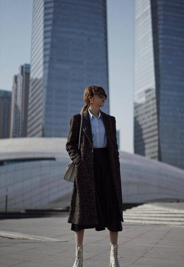 条纹|时尚女人不能被单一的着装风格所束缚