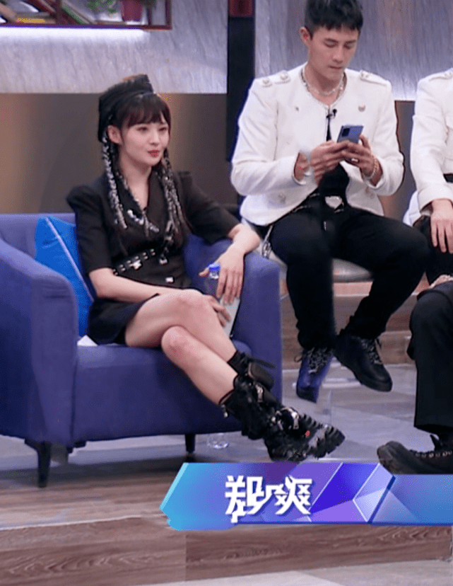 个性|郑爽的“麻花坐”火了，谁注意她的膝盖？再也不羡慕她瘦了