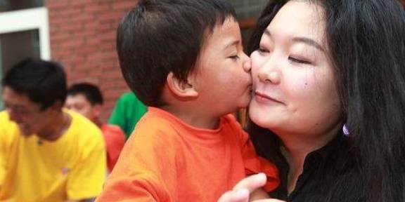 安全感|孩子上幼儿园为什么会有分离焦虑？如何防止或减轻孩子的分离焦虑