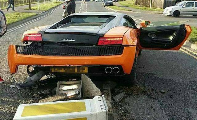 大货车把兰博基尼报废了车主不追究原因让人想笑 自助洗车机价格 洗车设备品牌 全自动无刷洗车机厂家 青岛日森机电有限公司