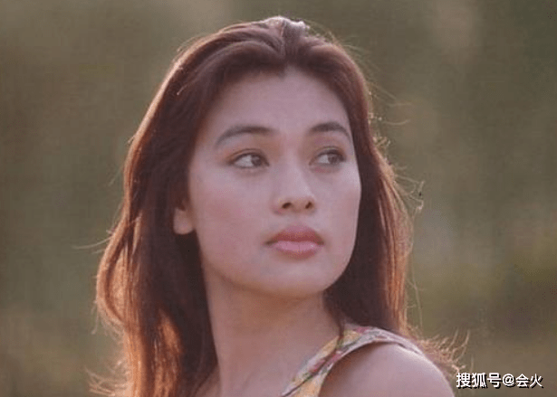 瑞士|57岁史可罕秀恩爱！被外国老公亲密搂肩，混血儿子身材壮硕颜值高