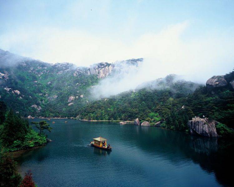 成都龙泉山天池风景区图片