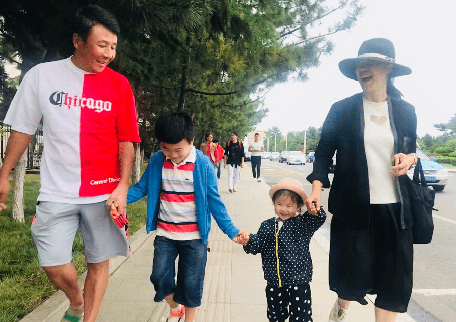 乒乓冠军|乒乓冠军王楠嫁入豪门也幸福，一双儿女很可爱，感觉过的像小女人