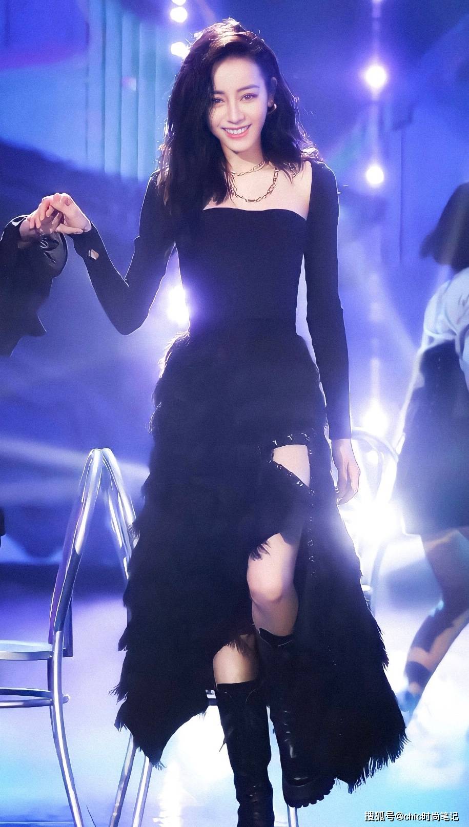 一身|短裙和马丁靴真的是当之无愧的A+搭档