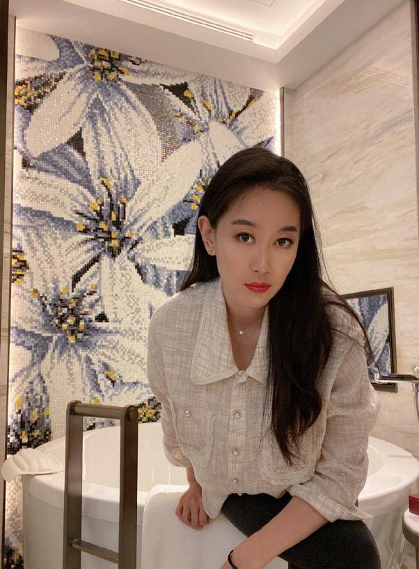 衬衣|奥运冠军私下打扮挺潮流，气质不输时尚博主，身材更没得挑