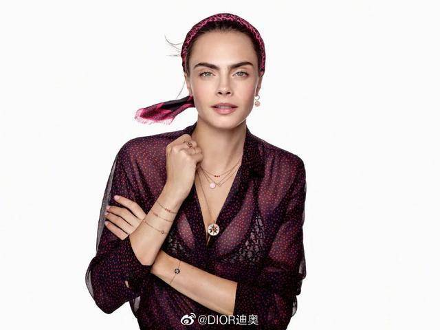 甜度|壹周潮话题｜“荣耀夫妇”七夕共游迪士尼，前方甜度预警
