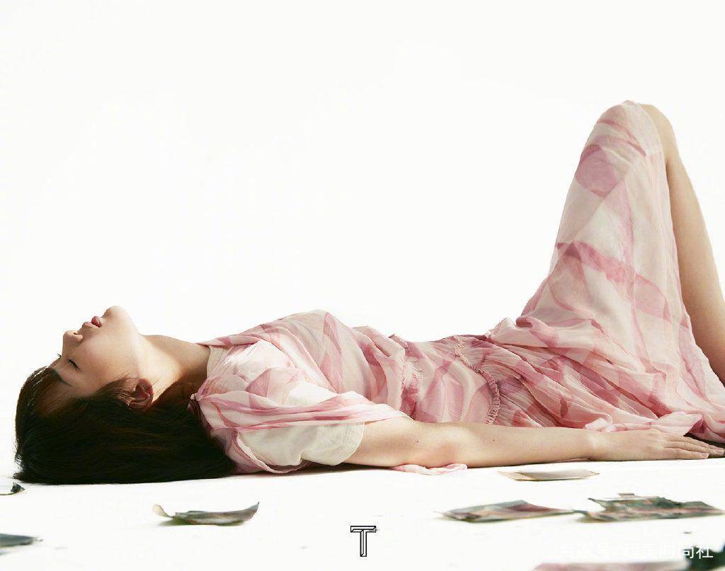 仙女|杨紫新杂志被曝抄袭王菲，瘦身轻盈换发型，看她如何走小仙女风？