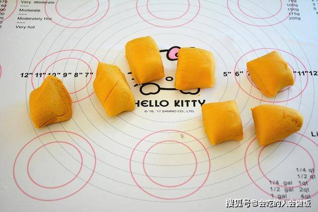 面團|松松軟軟，就和蛋糕一樣，小雞仔饅頭，手掌那么大，好吃好看