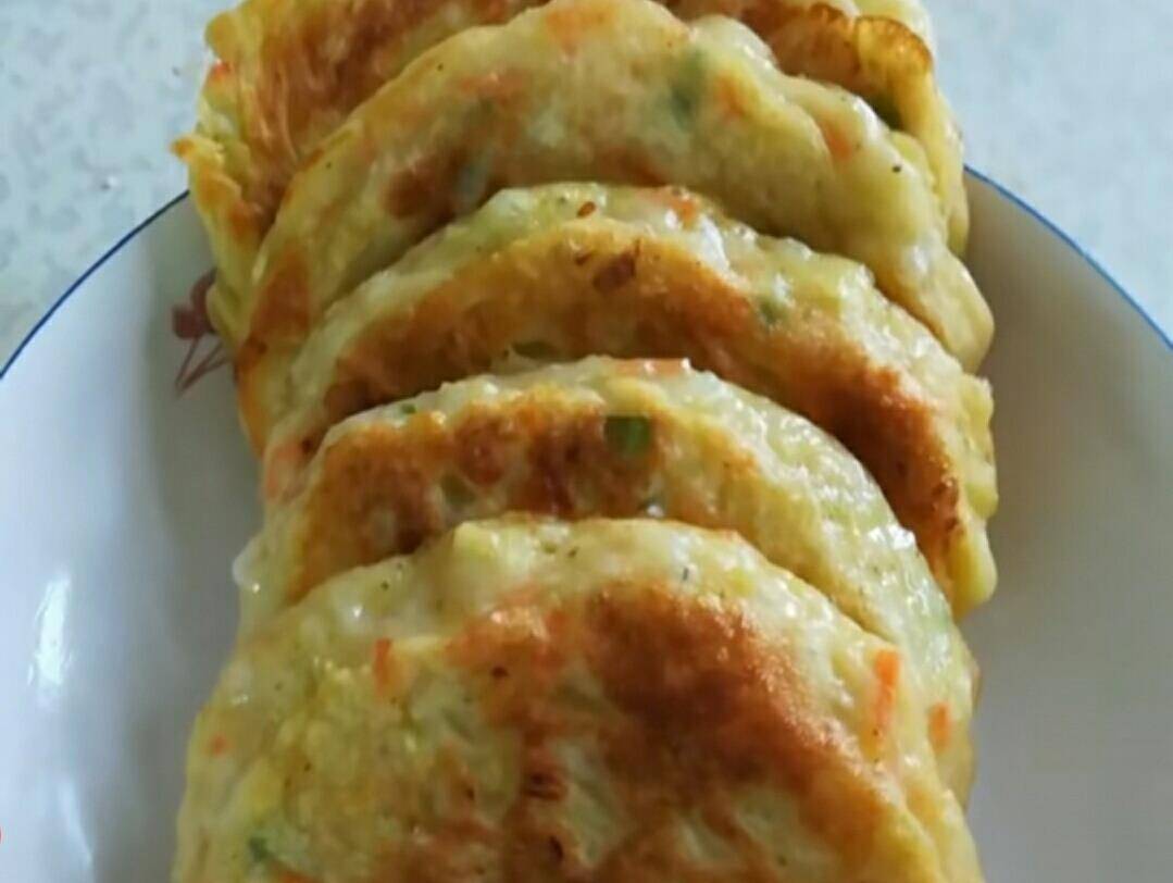 蔬菜|手不碰面不揉面不擀面就能做的蔬菜发面饼,好吃又有营养