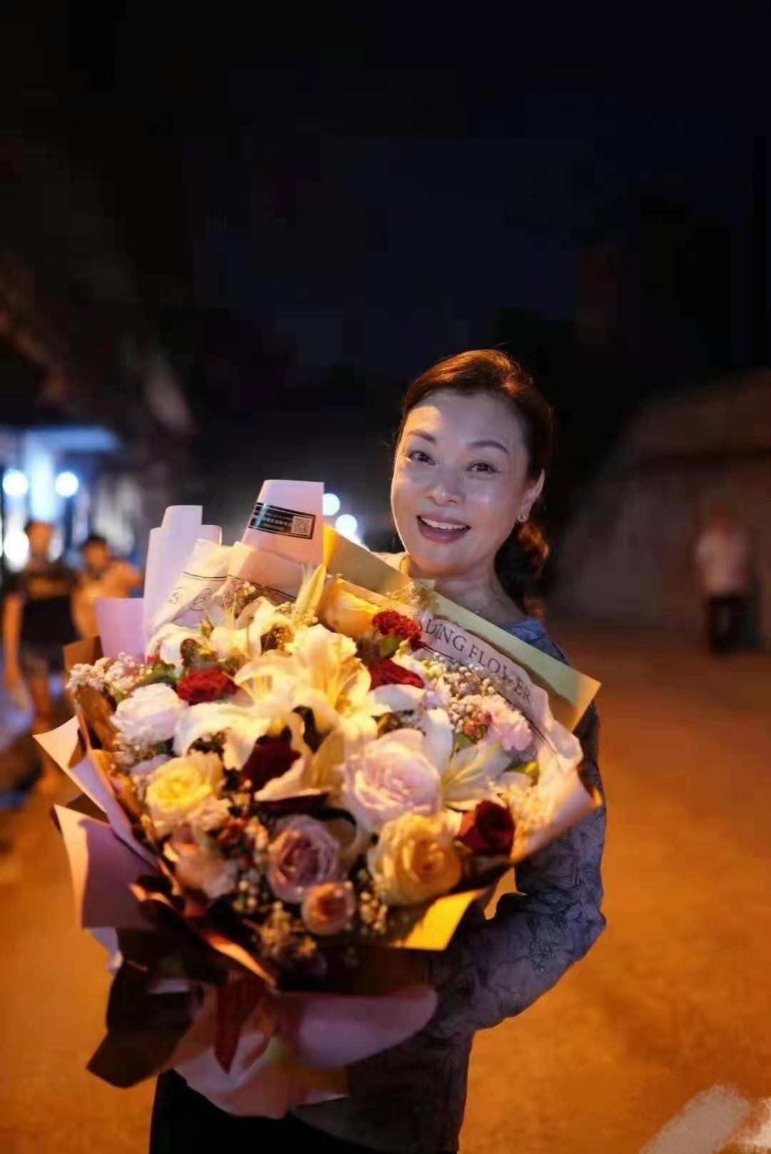 显得|史可现身电影节的现场照，皱纹干瘪但气质优雅，纯天然就是漂亮！