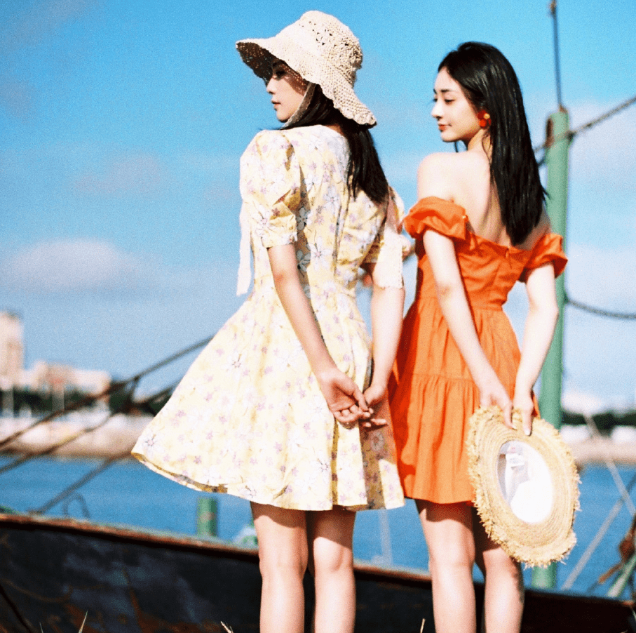 色彩|白鹿为了拉近和周洁琼的年龄，特意穿碎花裙同框，少女气质好清纯