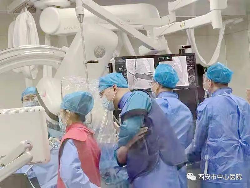 手术|一箭双雕——西安市中心医院心内科成功实施微创房间隔缺损+左心耳联合封堵术