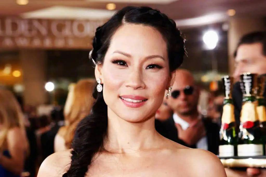 面孔|心疼姚安娜，用尽鞠学还是无法变美，富态脸想洋气真的无解？