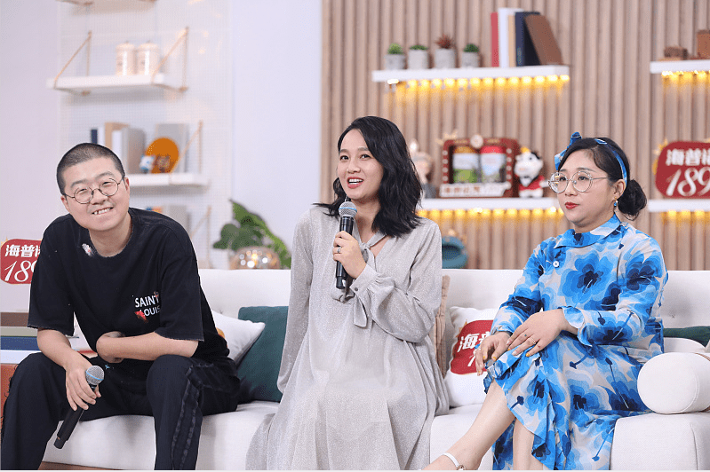 显得|朱丹真是美得很有韵味,即使胖了也难掩好气质,穿长裙照样优雅