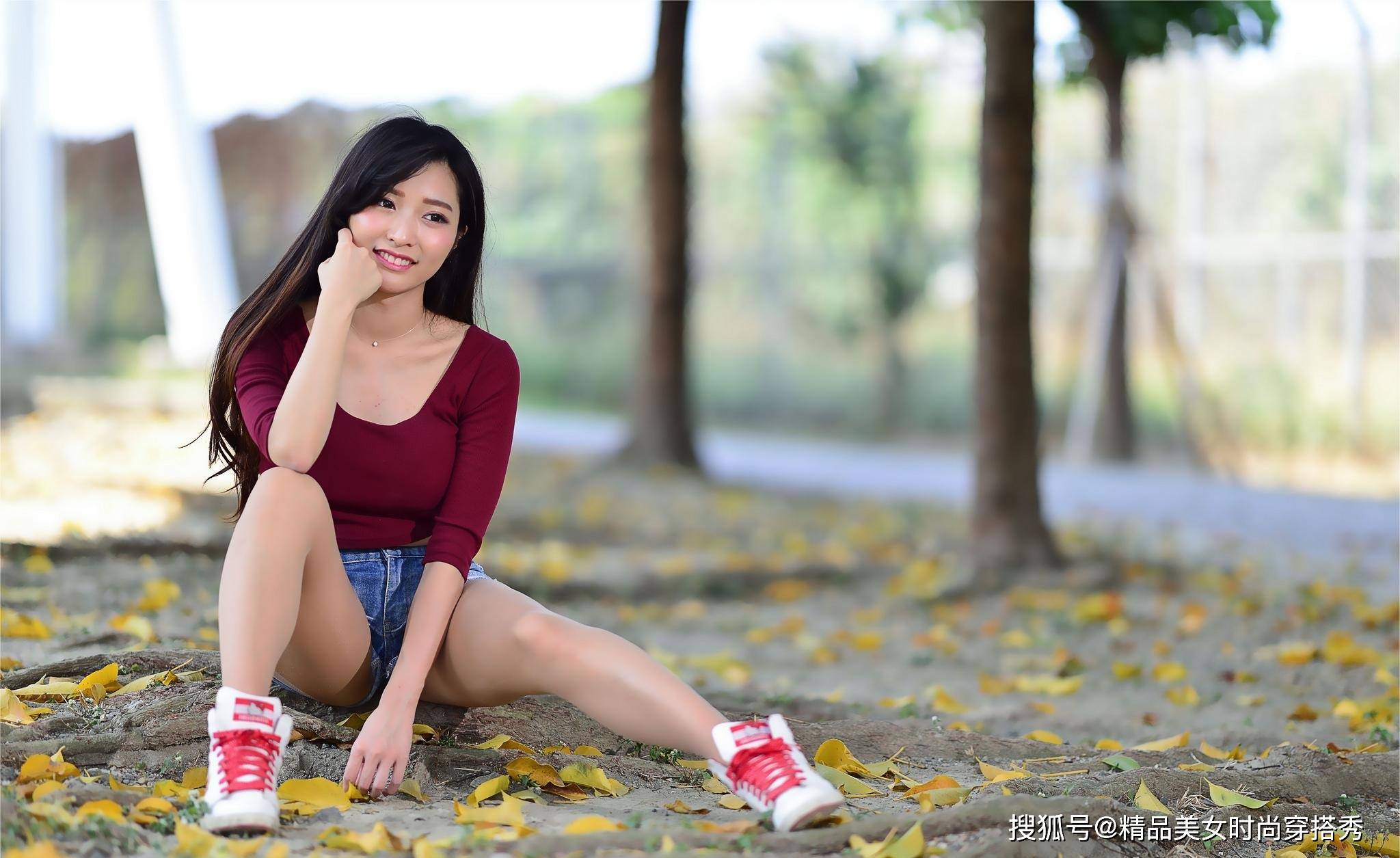 腰肢|青春阳光有活力！简约而有魅力的穿搭，时髦和性感并存