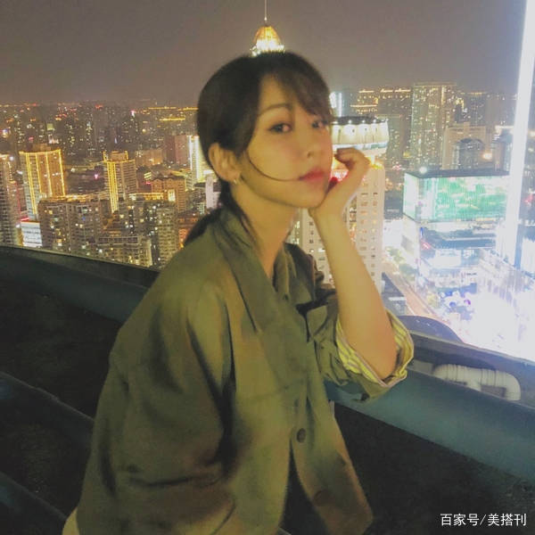 漂亮|杨紫校园写真曝光，丑丑的校服穿出惊艳感，是漂亮学姐没错了