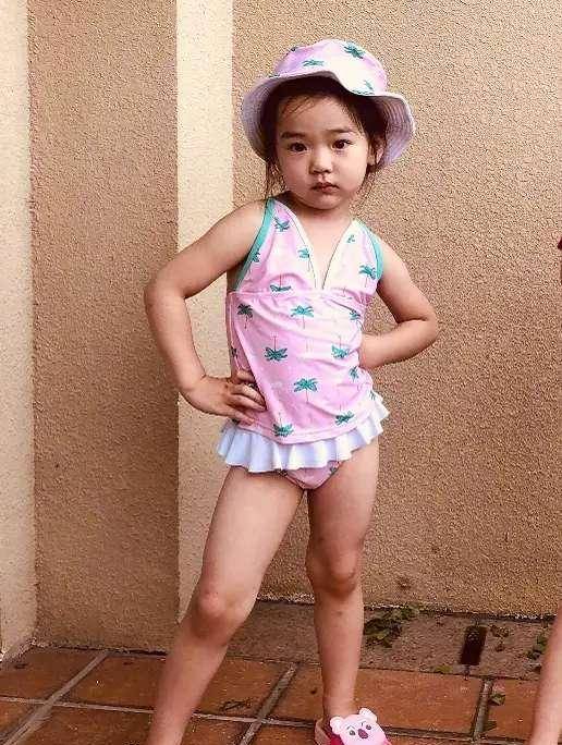 董璇|高云翔回来后，女儿小酒窝终于笑了，穿衣时髦连表情都丰富多彩