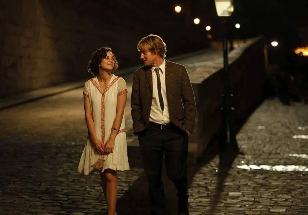 凯利·奈特利|这条裙子，从盛夏美到早秋