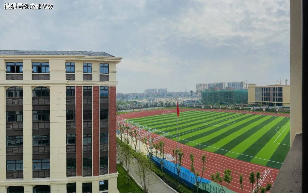 广汉市华新七中学校图片