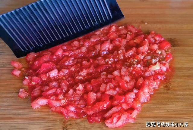 蔬菜|早餐新做法：2个青椒，2个西红柿，简单易做好吃又入味，真解馋