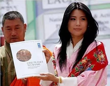 国王|不丹最受宠大王母64岁似少女，女儿嫁平民生俩娃，却被迫离婚
