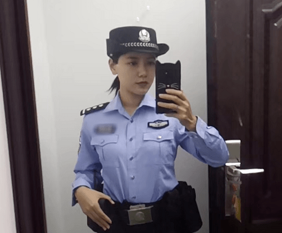 但实际上她却是一个能保护人民群众的女警察