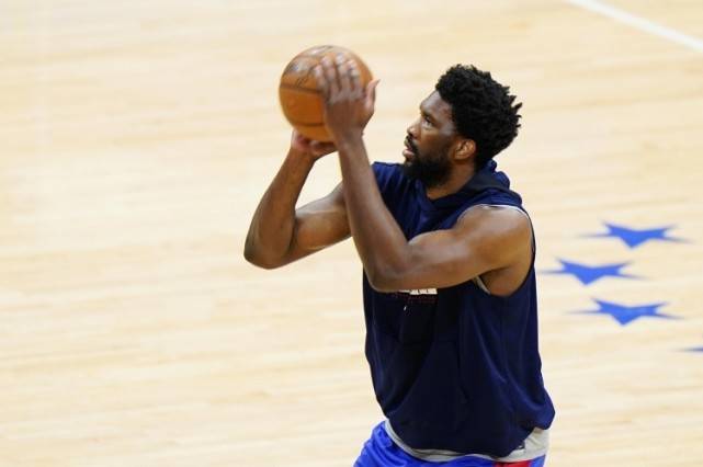 续约|4年1.96亿，NBA历史第8人！恩比德提前续约，西蒙斯何去何从？