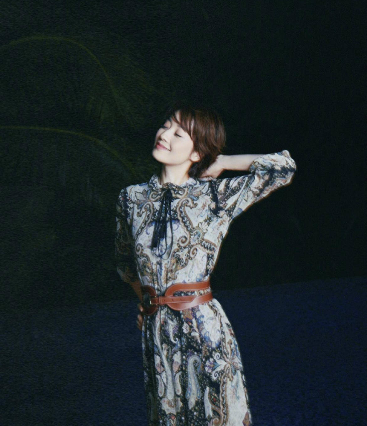 辣妈|马伊琍才是“辣妈圈”顶流，穿藏青色开衫搭配阔腿裤，减龄时髦