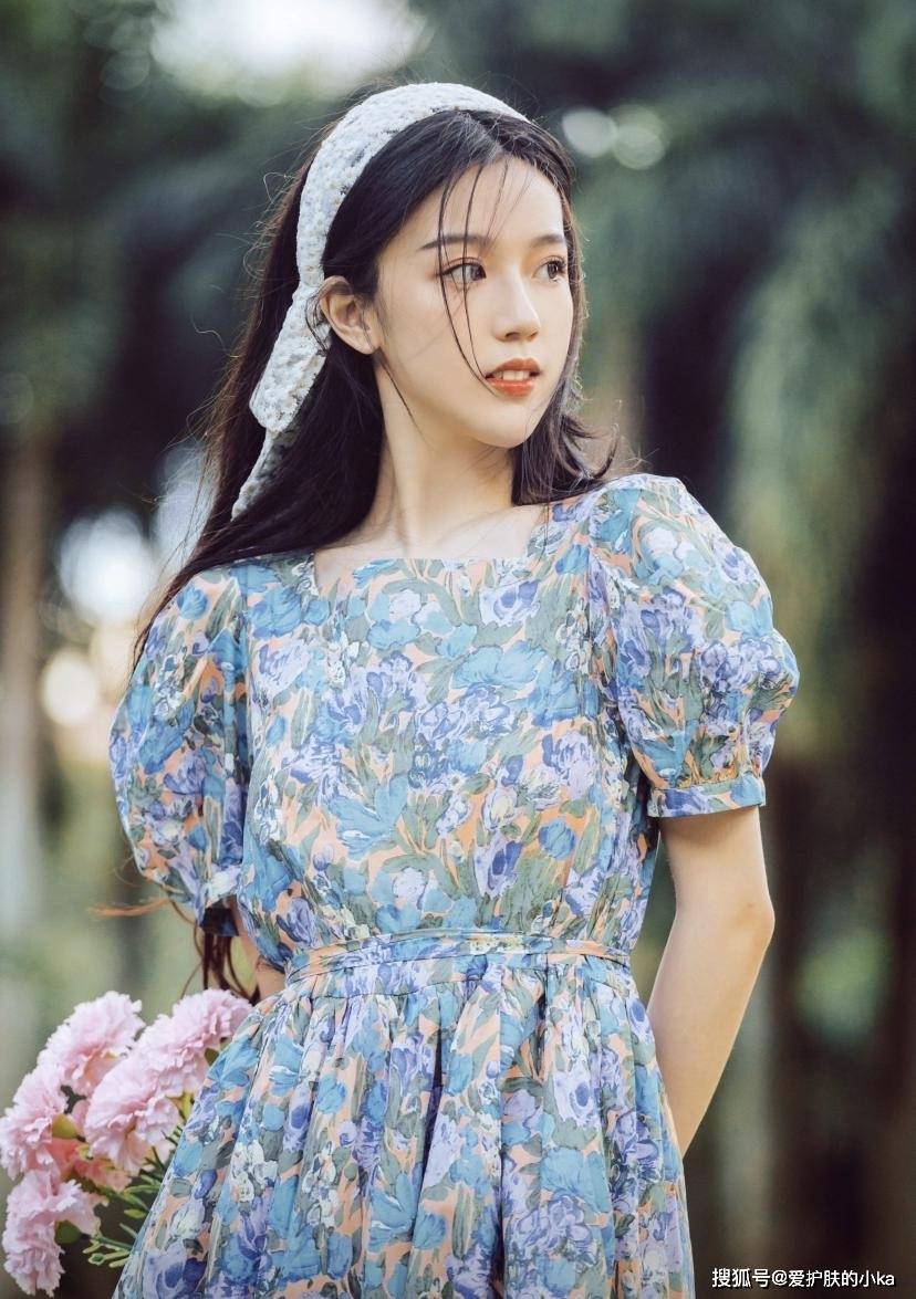 短裙|夏日甜酷风万能公式!明星都爱的时髦风格,普通人也能完美驾驭