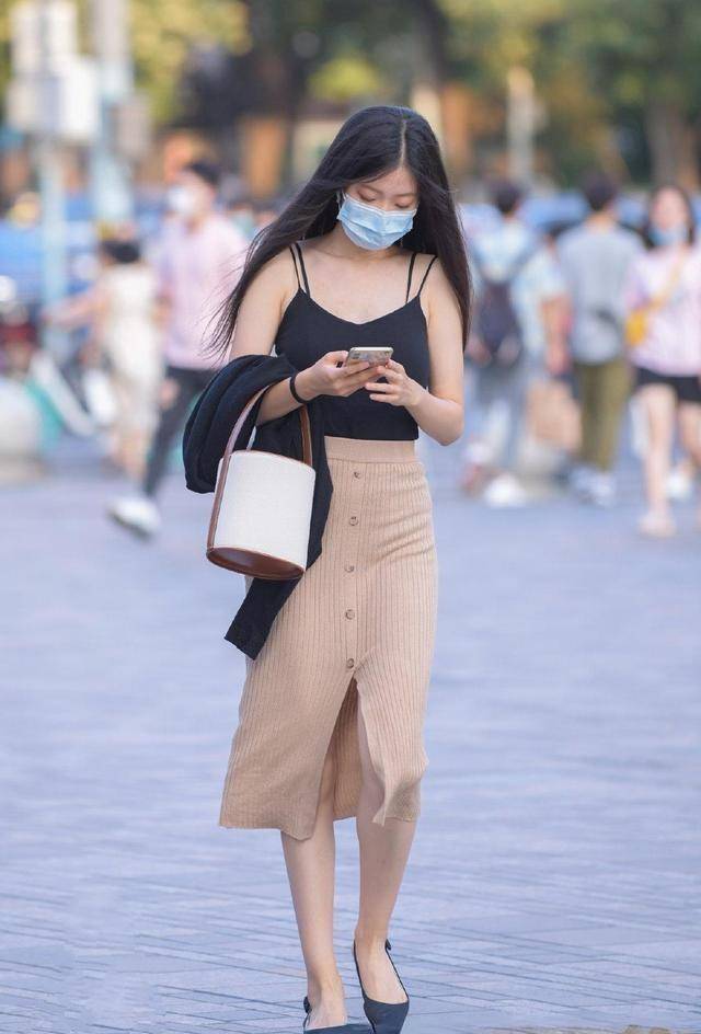 身材|冬天穿打底裤没气质还显胖，不如试试这三款裤装，优雅又有女人味