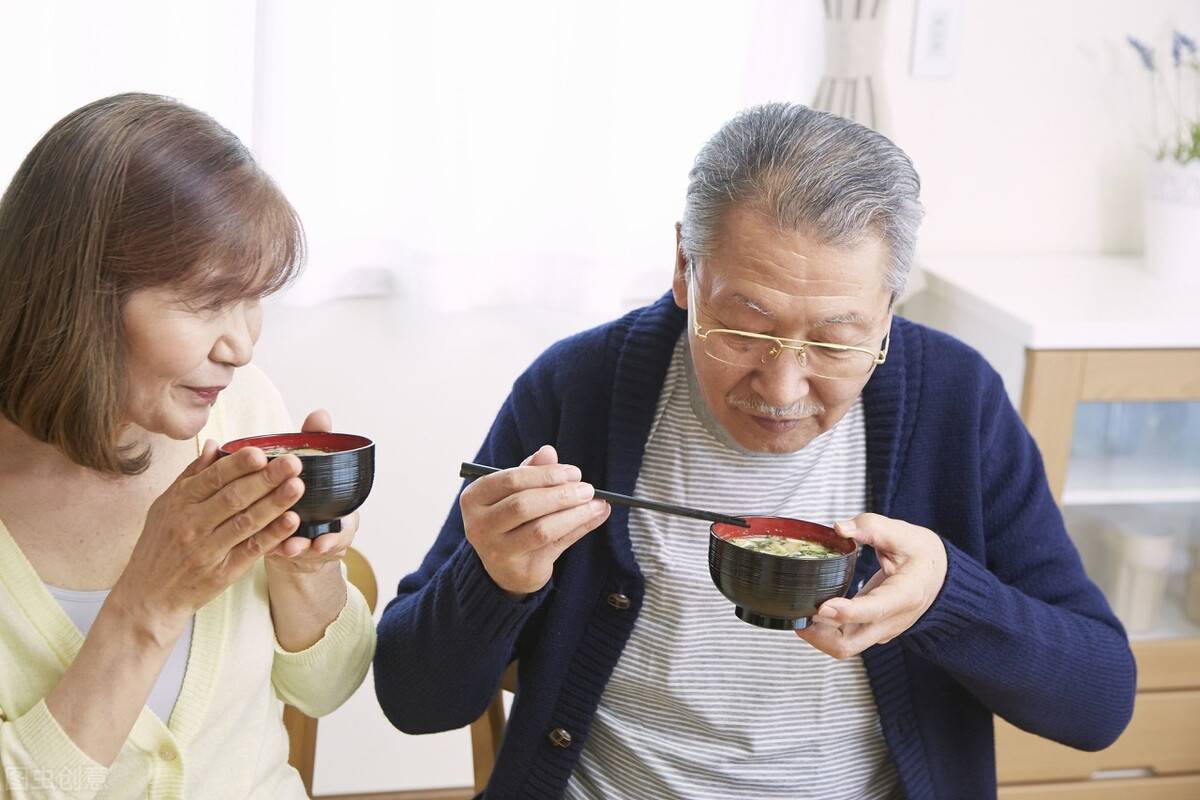 老年人常见的健康饮食注意事项 afb0ac8d413a44359daf1716738d1717.jpeg